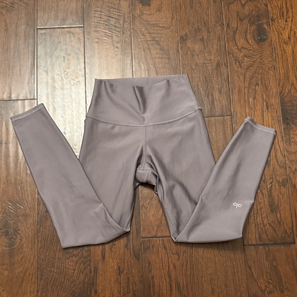 Alo Airlift Leggings - Picture 2 of 6